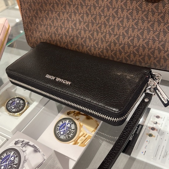 MICHAEL KORS LARGE TRAVEL CONTINENTAL WRISTLET WALLET PHONEHOLDER BLACK /Silver - Picture 11 of 16